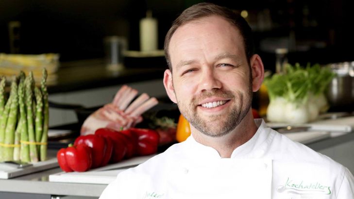 Julian, Chef f&uuml;r die s&uuml;deurop&auml;ische K&uuml;che in den Kochateliers.