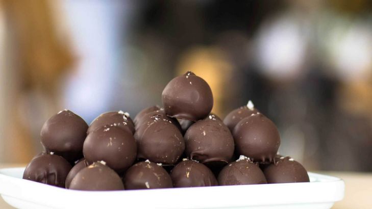Feinste Pralinen statt sahniger Geburtstagstorte aus dem Patisserie-Kurs »Pralinen – alles rund um die süße Kugel« Feinste Pralinen statt sahniger Geburtstagstorte aus dem Patisserie-Kurs »Pralinen – alles rund um die süße Kugel«