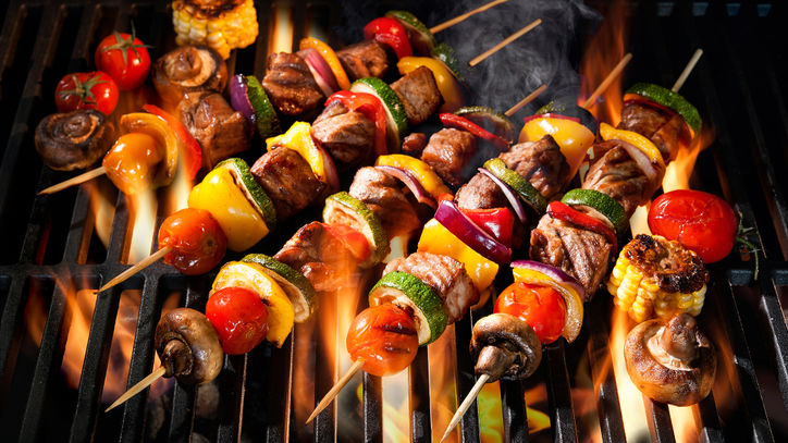Werden Sie König der Feuerstelle. Ganz einfach: Marinaden, Dips und Rubs für Fisch, Fleisch und Gemüse. Alles hausgemacht. Kochkurs King am Grill