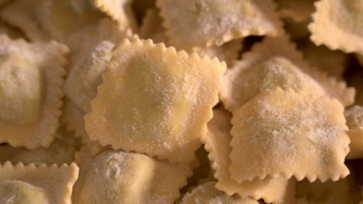 Ravioli, Tagliatelle und Pappardelle. Dazu gibt’s Parmaschinken, Hummer und Kalb – unsere »de Luxe« Version von Pasta. Kochkurs Pasta de Luxe — Feinste Pasta, handgemacht
