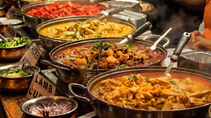 Gedämpfte Fleischbällchen, Sommerrollen und herzhafte Saté-Spieße mit Sweet-Chili-Sauce –  alles frisch und hausgemacht! Kochkurs Asia Street Food — Zu Gast in Asiens Garküchen