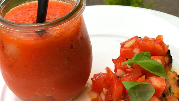 Andalusische Gazpacho aus Tomaten - eiskalt genie&szlig;en