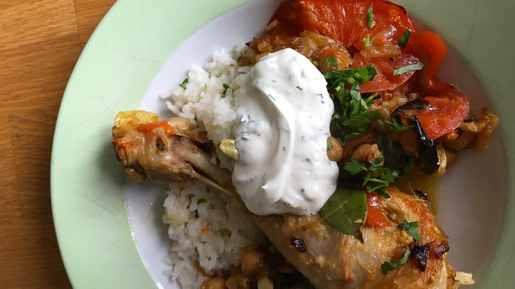 Lieblingsrezept: Orientalisches Huhn mit Gewürz-Reis – Geschmorte Hühnerkeulen mit Koriander, Kardamom und Kreuzkümmel. Eine Reise in die afghanische Küche. Lieblingsrezept: Orientalisches Huhn mit Gewürz-Reis
