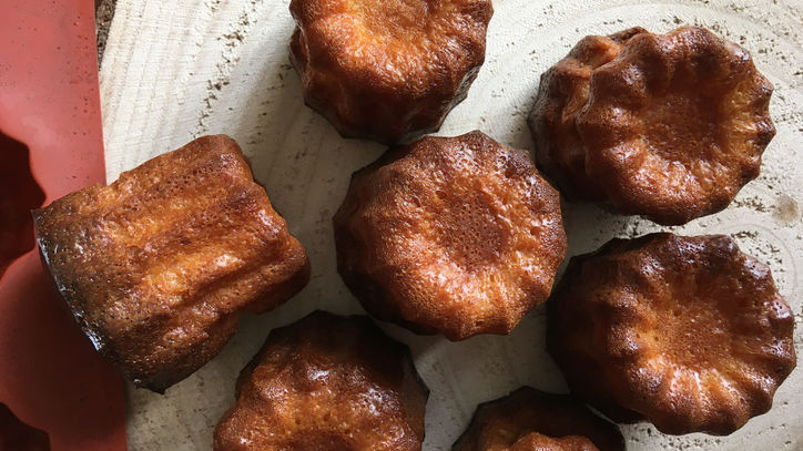 Lieblingsrezept: Canelés bordelais – Original französisches Gebäck aus der Region rund um Bordeaux. Die kleinen Törtchen findet man in jeder guten Pâtisserie. Lieblingsrezept: Canelés bordelais
