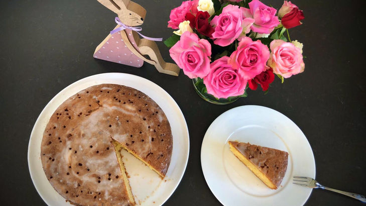 Gepiercter Zitronen-Marzipan-Kuchen