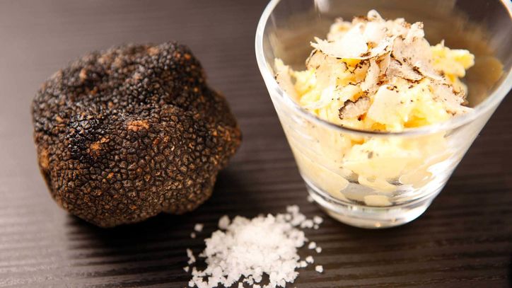 Lieblingsrezept: Rührei mit gehobeltem Trüffel und Fleur de Sel – Ob luxuriös oder mit regionaler Finesse, hier wird das Rührei salonfähig. Servieren Sie Ihr Rührei wie in den Grandhotels dieser Welt.
 Lieblingsrezept: Rührei mit gehobeltem Trüffel und Fleur de Sel