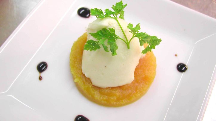Lieblingsrezept: Parmesanmousse mit Birnenpüree – Deftig und fruchtig – ein exzentrisches Paar für überraschende Geschmacksmomente. Raffiniert auf jedem Büffet oder Küchenparty.
 Lieblingsrezept: Parmesanmousse mit Birnenpüree