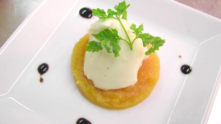 Parmesanmousse mit Birnenpüree
