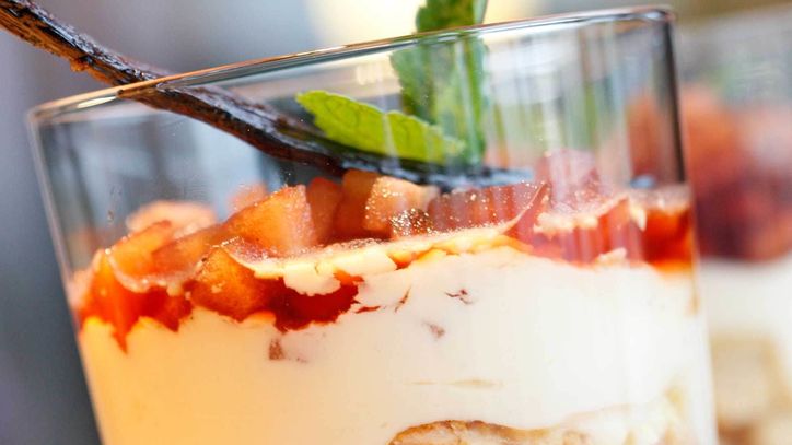 Lieblingsrezept: Portweinäpfel mit Mascarponecreme und Cantuccini – Apfelgenuss der Extraklasse auf selbstgemachten Cantuccini. Ein luftiger mediterraner Genuß!
 Lieblingsrezept: Portweinäpfel mit Mascarponecreme und Cantuccini