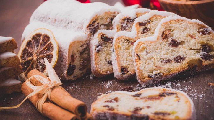 Lieblingsrezept: Mandel-Christstollen – Geröstete Mandeln, Rumfrüchte, Marzipan und Zimt –
ein wahrhaft weihnachtliches Wunderwerk zum Selberbacken!
 Lieblingsrezept: Mandel-Christstollen