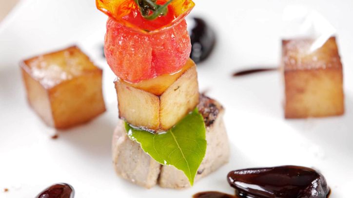Lieblingsrezept: Gebeiztes Kalbsfilet mit Lorbeer-Kartoffeln & Ofen-Tomate – Ein großes Gericht als eleganter Happen. Durchaus gesellschaftsfähig.
 Lieblingsrezept: Gebeiztes Kalbsfilet mit Lorbeer-Kartoffeln & Ofen-Tomate