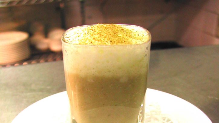 Lieblingsrezept: Cappuccino von gerösteten Auberginen mit Rauchsalz – Auberginen-Creme-Süppchen mit Milchschaumhäubchen. Geniale Überraschung unter der Haube.
 Lieblingsrezept: Cappuccino von gerösteten Auberginen mit Rauchsalz