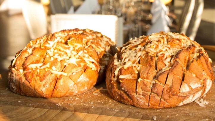 Lieblingsrezept: Brot-Igel vom Grill – Gegrillte ganze Brote selbst gewürzt – beeindruckend einfach. Die perfekte Beilage, nicht nur fürs Grillbuffet. Lieblingsrezept: Brot-Igel vom Grill