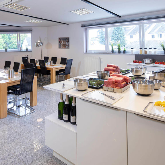 Hier ist schon alles vorbereitet für einen Teamworkshop im Kochatelier Bonn. Hier ist schon alles vorbereitet für einen Teamworkshop im Kochatelier Bonn.