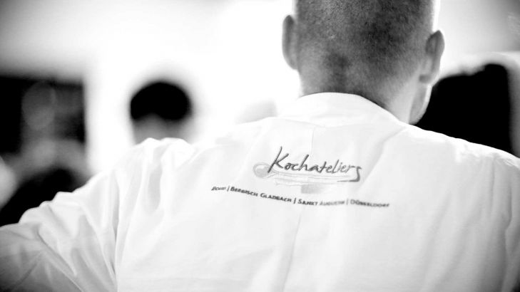 Als Team k&ouml;nnen wir viel bewegen &ndash; das wu&szlig;ten wir bereits bei der Gr&uuml;ndung im Jahr 2008 in Bonn. Wir sind heute die bekannteste und gr&ouml;&szlig;te Kochschule in Nordrhein-Westfalen.