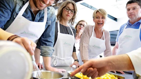 Hier prüft der Küchencoach, ob das frei erstellte Menü gelingen wird und gibt Tipps, damit am Ende alles schmeckt. Hier prüft der Küchencoach, ob das frei erstellte Menü gelingen wird und gibt Tipps, damit am Ende alles schmeckt.