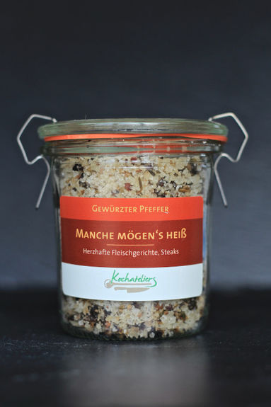 Fantastische Salzmischungen und Gewürze ✓ handgefertigt ✓ auf Fleur de Sel-Basis ✓ getrocknete Kräuter, Gewürze, Extrakte von Gemüse und Obst. Die exklusiven Salz- und Gewürzmischungen sind nur in den Kochateliers erhältlich – verpackt in einem schönen Weck-Glas auch ein schönes Geschenk! Salze und Gewürze - exklusive Mischungen