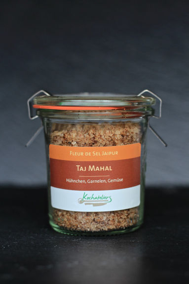 Fantastische Salzmischungen und Gewürze ✓ handgefertigt ✓ auf Fleur de Sel-Basis ✓ getrocknete Kräuter, Gewürze, Extrakte von Gemüse und Obst. Die exklusiven Salz- und Gewürzmischungen sind nur in den Kochateliers erhältlich – verpackt in einem schönen Weck-Glas auch ein schönes Geschenk! Salze und Gewürze - exklusive Mischungen