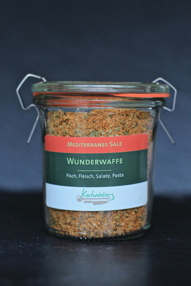 Fantastische Salzmischungen und Gewürze ✓ handgefertigt ✓ auf Fleur de Sel-Basis ✓ getrocknete Kräuter, Gewürze, Extrakte von Gemüse und Obst. Die exklusiven Salz- und Gewürzmischungen sind nur in den Kochateliers erhältlich – verpackt in einem schönen Weck-Glas auch ein schönes Geschenk! Salze und Gewürze - exklusive Mischungen